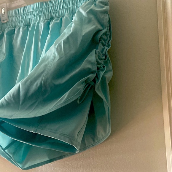 Women’s shorts - Picture 3 of 6